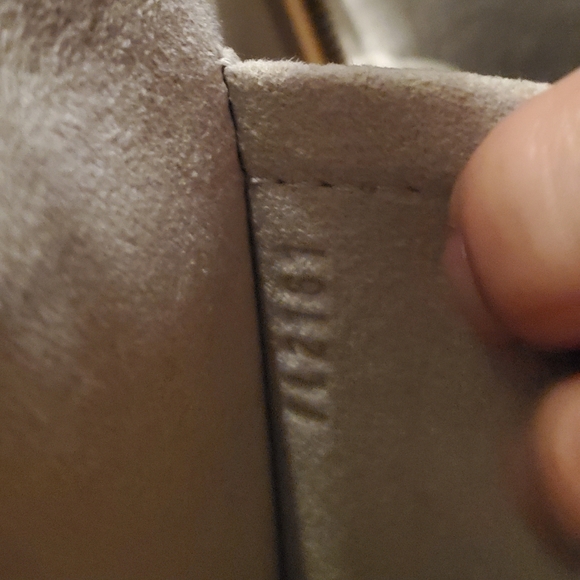 Louis Vuitton Epi Alma Ivoire PM - Picture 6 of 8